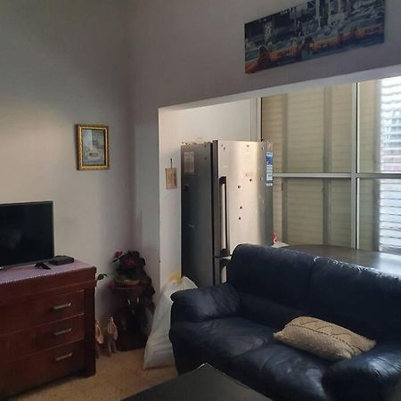 2 Bedroom Apartment In Batiya Makov Shared Rooms Rehovot Eksteriør billede